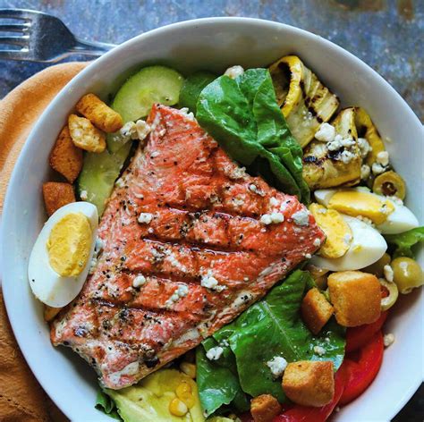 Savor the Flavor: Grilled Salmon Salad